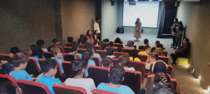 Parceria entre Prefeitura de Petrópolis e Governo do Estado leva mais de 100 alunos da rede pública ao Cineclube Zezé Motta