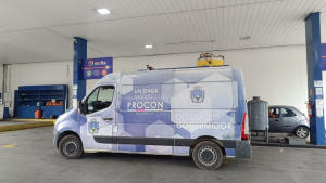 Procon intensifica fiscalização em postos para conter aumentos no preço dos combustíveis em Petrópolis