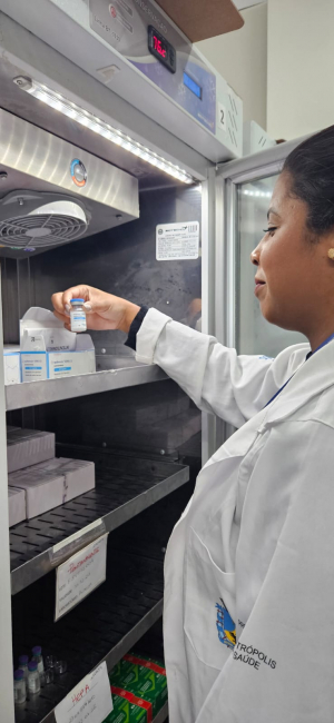 Petrópolis recebe primeira remessa com 800 doses da vacina atualizada contra covid-19 com variante XBB.1.5