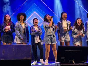 Caravana do Turismo RJ chega a Petrópolis para fomentar o turismo no interior do estado com a chegada do Papai Noel