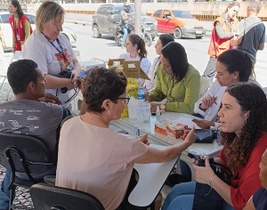 Mais de 150 pessoas participam de ação de saúde realizada pela Prefeitura na Praça da Inconfidência