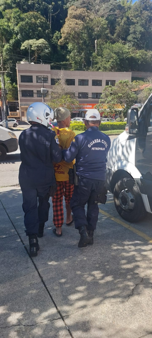 Guarda Civil Municipal conduz para delegacia flanelinha suspeito de injúria racial