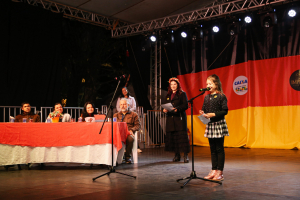Festival de Poesia da Bauernfest premia estudantes em noite de celebração à memória histórica