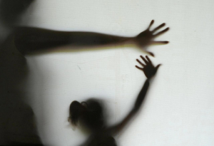 Prefeitura firma acordo para implantação de grupos reflexivos para homens autores de violência doméstica em Petrópolis