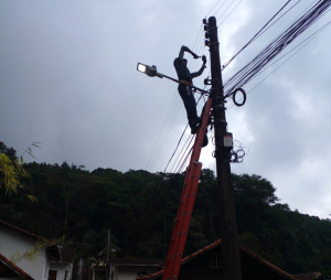SSOP realiza mais de 400 serviços de iluminação pública, reforçando a segurança em Petrópolis