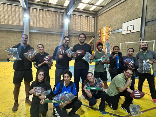 Secretaria de Educação inicia entrega de kits do programa flag football para 31 escolas
