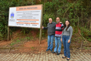 Prefeitura dá início ao asfaltamento da Estrada Arnaldo Dyckehoff, no Brejal