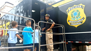Prefeitura firma parceria com a PRF para ampliar ações de educação no trânsito nas escolas municipais