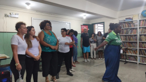 Grupo de teatro da Comdep incentiva consciência ambiental em alunos da Escola Clemente Fernandes