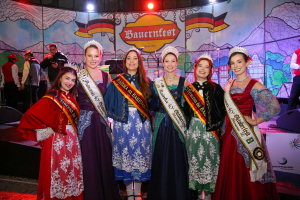 Laço entre cidades germânicas é celebrado com encontro das realezas da Bauernfest e da Oktoberfest, no Palácio de Cristal