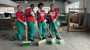 Petrópolis é a primeira cidade do Estado do Rio de Janeiro a confeccionar vassouras ecológicas
