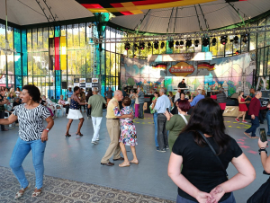 Baile Geração Prateada anima Palácio de Cristal na Bauernfest