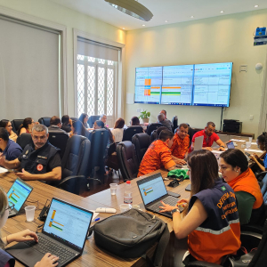 Prefeitura realiza simulado de mesa para atuação integrada em cenário de chuvas intensas