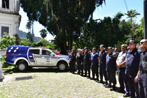 Prefeitura entrega caminhonete para a Guarda Municipal