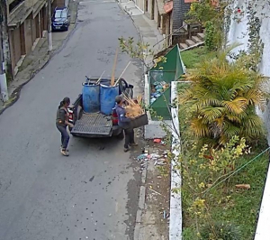 Descarte irregular de entulho e lixo verde compromete a limpeza urbana em Petrópolis