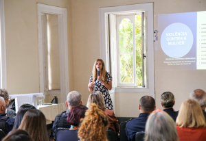 Agosto Lilás: palestra com delegada titular da Deam de Caxias aborda violência de gênero