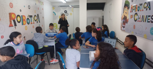 Prefeitura amplia acesso à educação tecnológica e inaugura sala de robótica na Escola Municipal Duque de Caxias