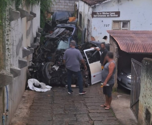 Operação conjunta entre Prefeitura e Polícia Civil prende proprietário por crimes ambientais e fecha ferro-velho em Itaipava