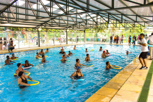 Agita Petrópolis abre inscrições para hidroginástica na piscina do Parque Cremerie