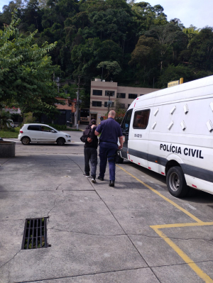 Guarda Civil Municipal leva para delegacia homem suspeito de furtar loja no Centro