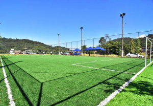 Quadras das comunidades São João Batista e Contorno são inauguradas com grama sintética
