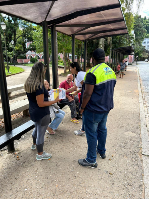 CPTrans fiscaliza primeiro dia de embarque de idosos pela porta da frente no transporte público