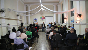 Prefeito reúne lideranças comunitárias na Casa dos Conselhos