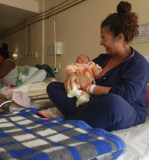 Hospital Alcides Carneiro celebra nascimento de 5.677 bebês e ampliação de projetos de acolhimento