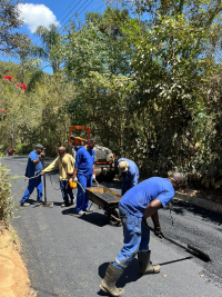 Prefeitura dá sequência ao asfaltamento no Brejal