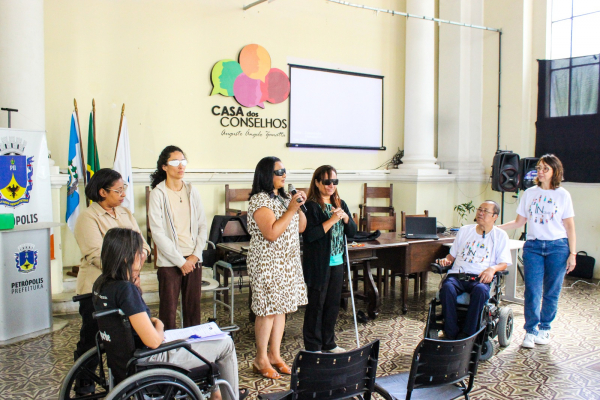 Formação discute inclusão e práticas educacionais em encontro realizado em Petrópolis