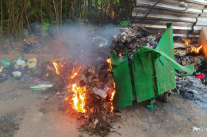 Oito coletoras de resíduos já foram incendiadas em 2025 em Petrópolis