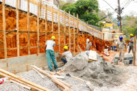 Prefeitura inicia mais uma obra de contenção na cidade