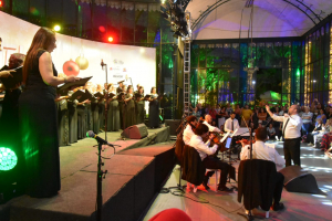 Prefeitura abre Natal Imperial 2024 com entrega das chaves da cidade para o Papai Noel e apresentação do Coral de Petrópolis