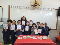 Projeto de leitura tem encerramento com sessão de autógrafos na Escola Municipal Luiz Carlos Soares