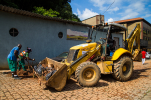 Limpeza e ações emergenciais mobilizam equipes da Prefeitura em Pedro do Rio e Vila Rica