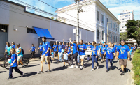 Caminhada Azul reúne centenas de pessoas nas ruas do Centro Histórico