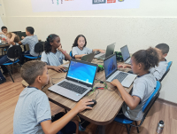 Prefeitura e Centro Educacional Terra Santa reinauguram sala de inovação e tecnologia do ETIC