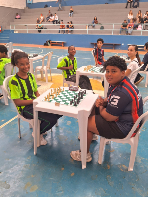 Alunos da rede municipal são destaque de etapa de xadrez em Teresópolis