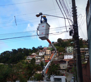 Prefeitura instala iluminação de LED no Vale dos Esquilos e Valparaíso