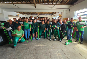 Centro de triagem de Coleta Seletiva recebe visita de estudantes