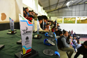 Prefeitura premia escolas participantes da 10ª edição dos Jogos Estudantis dos Distritos