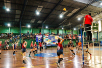 Petrópolis recebe etapa final da Copa Gigantes da Rede com mais de 800 atletas Competição Estadual reuniu jovens de 15 cidades e movimentou o esporte e o turismo