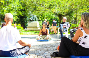 Ação do Janeiro Branco movimenta Praça Dom Pedro com conscientização sobre a importância de cuidar da saúde mental