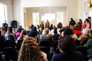 Políticas de prevenção às violências contra meninas e mulheres é tema de palestra na Casa da Educação