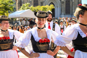 Grupos de dança germânica de Petrópolis celebram mais de três décadas de história